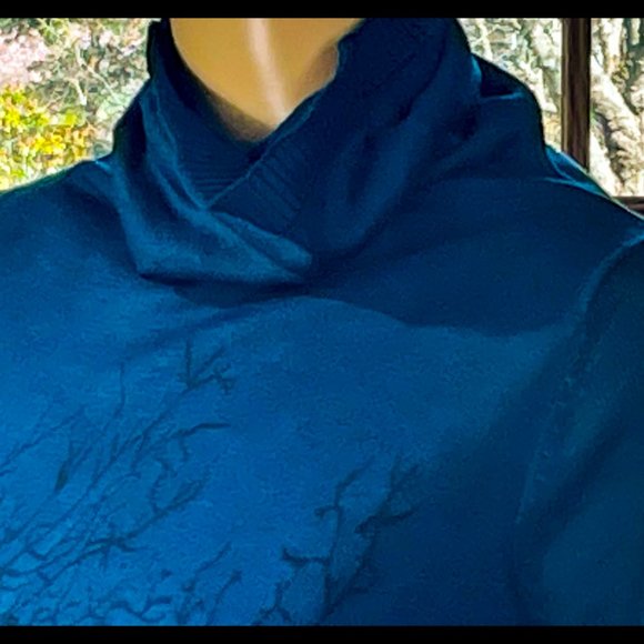 ▪️ANTHROPOLOGIE▪️Ombré Blue Turtleneck Tree Graphic Sweater - Picture 3 of 5